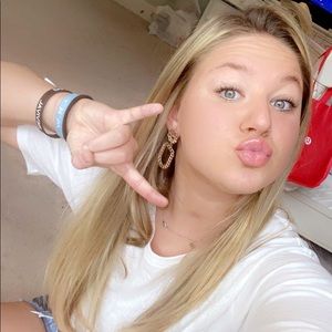 Meet your Posher, Caroline